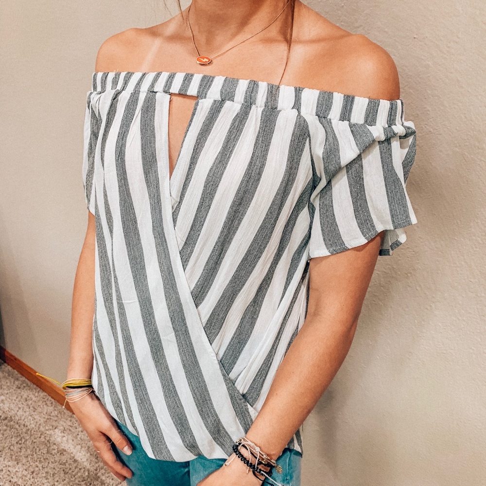 off the shoulder striped short sleeve - Staccato